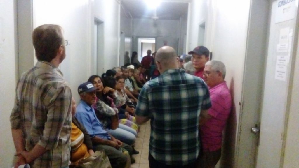 Promotores encontraram irregularidades durante vistoria ao Centro de Atendimento à Mulher e ao Posto de Assistência Médica no dia 29 de maio deste ano (Foto: Divulgação/MPE-MS)