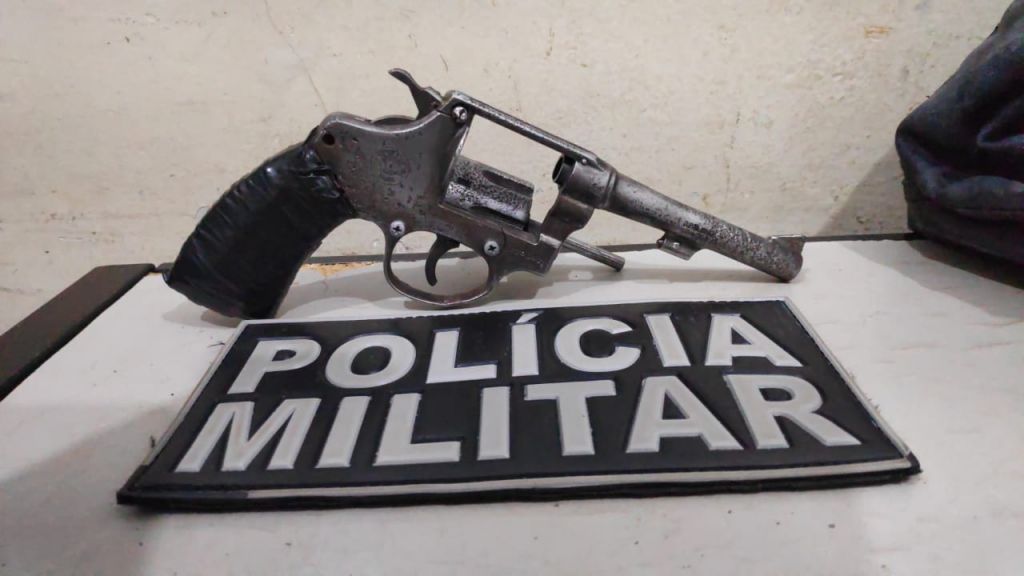Arma que estava com o ladrão - Foto: divulgação/PM