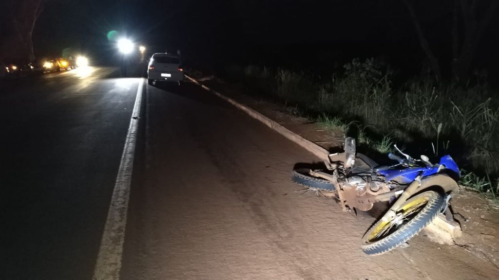 A moto que a vítima pilotava - Foto: Sidnei Bronka