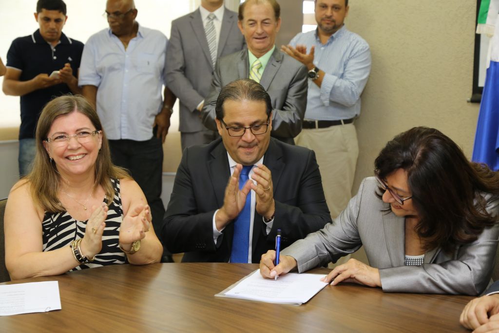 Após apresentar defesa no processo, Lourdes pediu para deixar função de procuradora-geral do município (Foto: A. Frota)