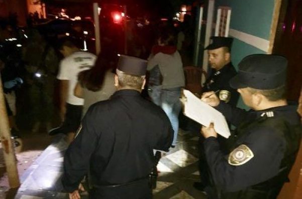 Polícia no local do crime na madrugada desta quarta-feira - Foto: Porã News