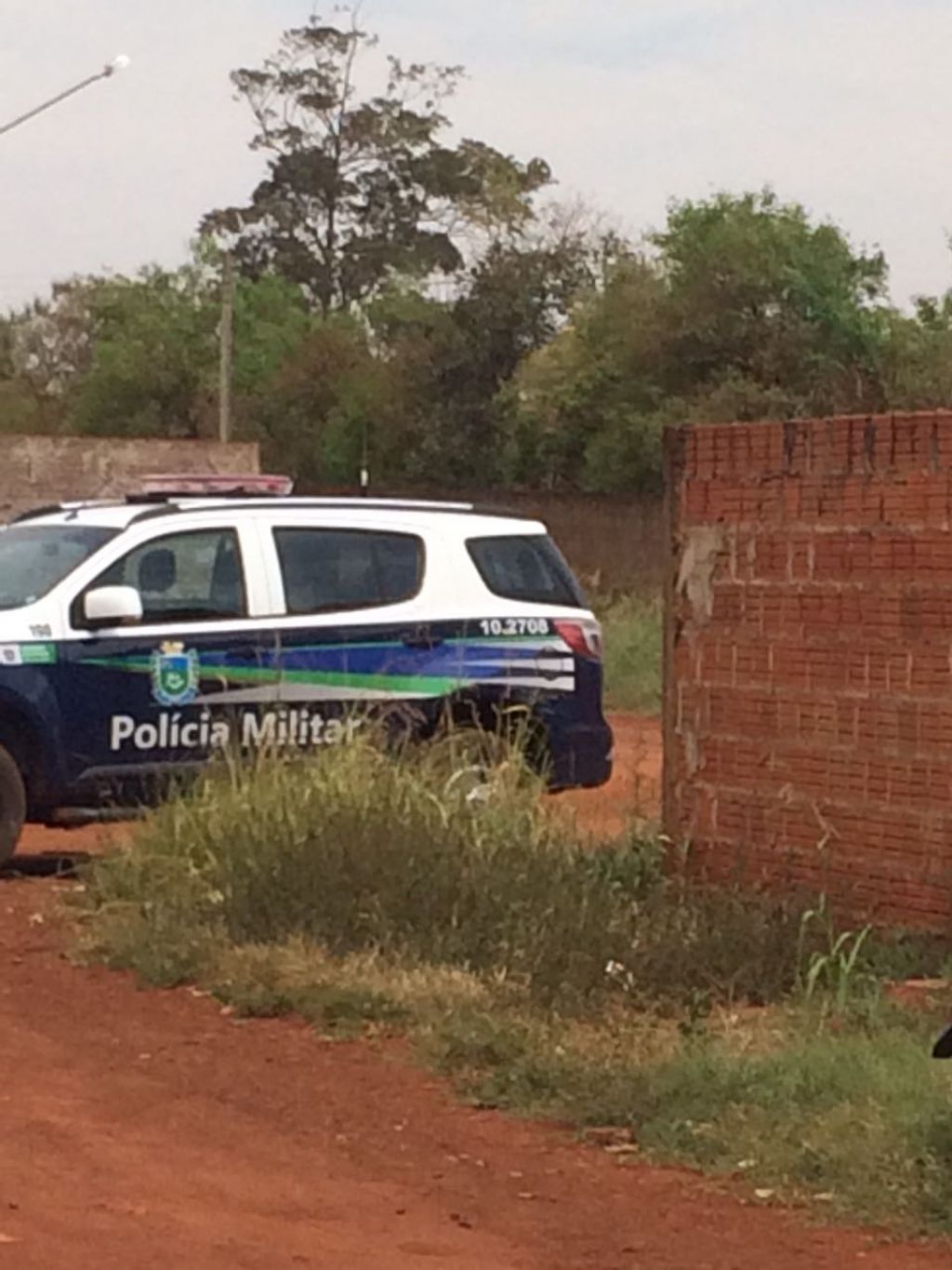 Polícia Militar enviou equipes para o local onde corpo foi encontrado no final da manhã de hoje (Foto: Sidnei Bronka/94FM)