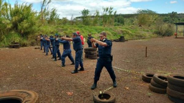 Durante formação de novos guardas, comandante contratou psicóloga para renovar portes e comprou R$ 165 mil em armas da Taurus (Foto: Divulgação)