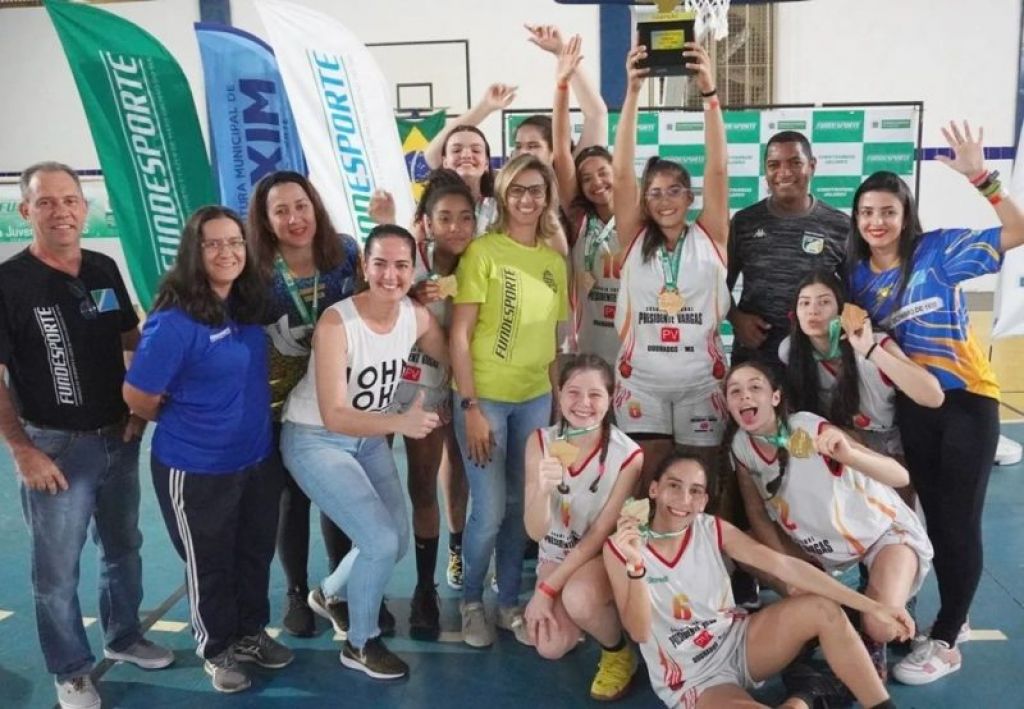 Campanha invicta do basquete feminino de Dourados em Coxim (Foto: Fundesporte)