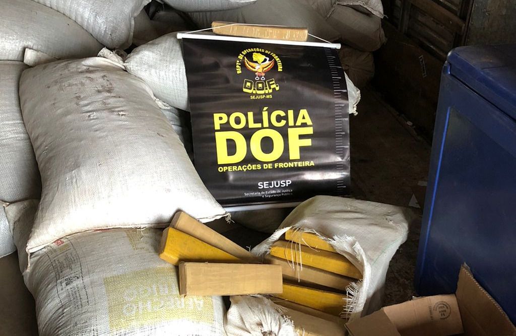 Droga apreendida totalizou quase 3 toneladas após pesagem (Foto: Divulgação/DOF)