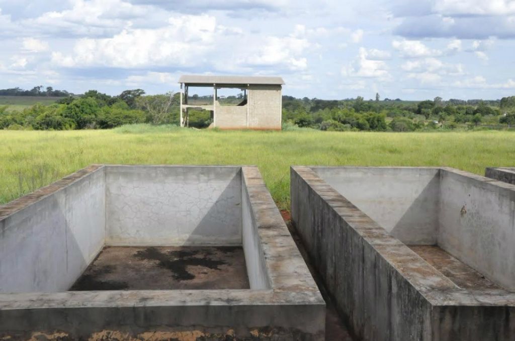 Obras de construção do frigorífico do peixe estão paralisadas (Foto: Divulgação)