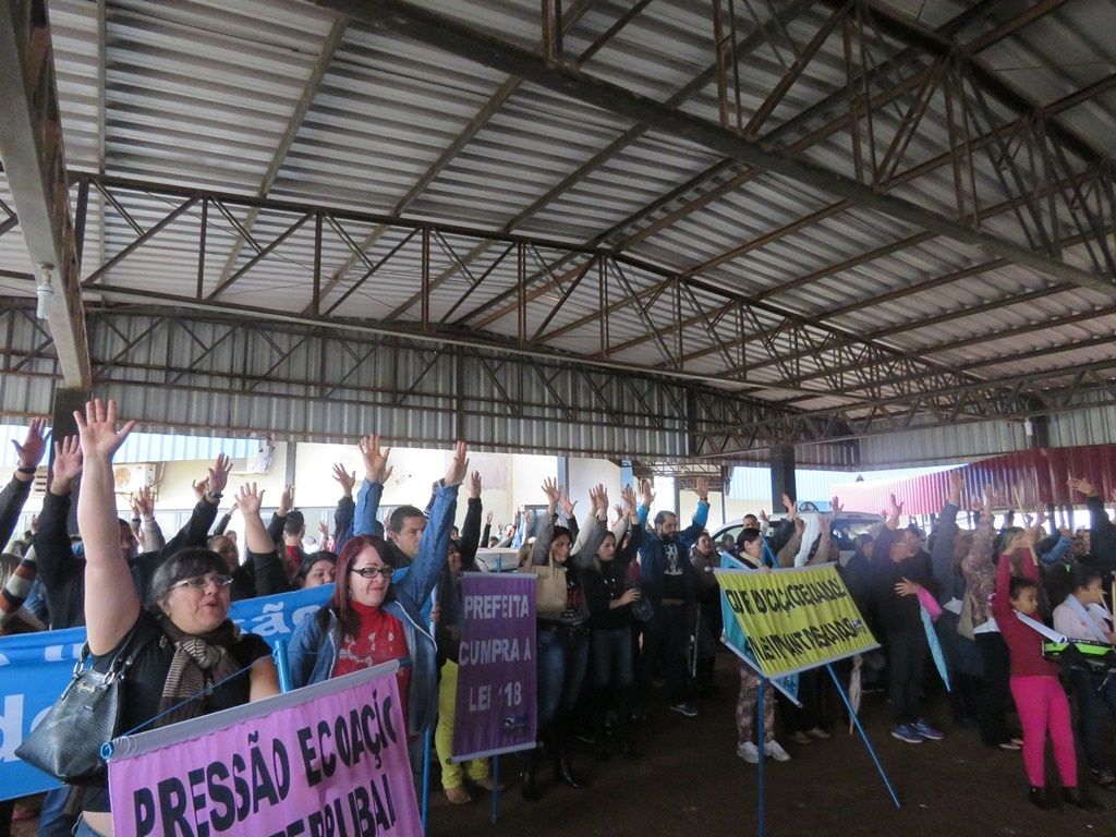Educadores de Dourados deflagraram greve no dia 21 de agosto (Foto: Simted/Divulgação)