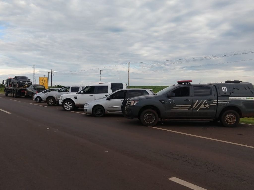 Veículos com queixas de roubo foram recuperados pelos policiais (Foto: Divulgação/DOF)