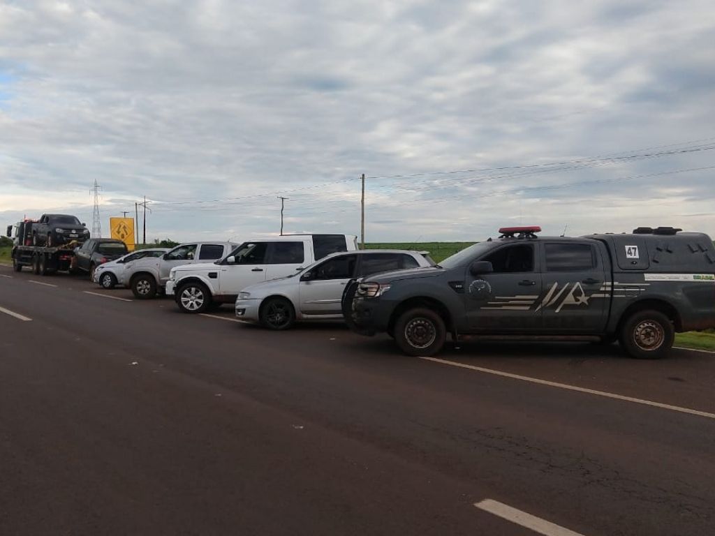 Veículos com queixas de roubo foram recuperados pelos policiais (Foto: Divulgação/DOF)