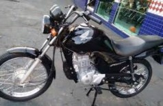 Jovem tem moto roubada por dupla armada em Dourados