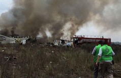 Os 103 ocupantes do avião que caiu no México estão vivos, diz empresa