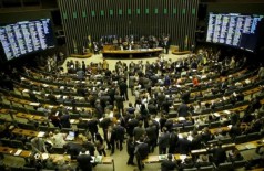 Plenário da Câmara aprovou, em votação simbólica, suspensão de decreto sobre sigilo de documentos (Foto: Wilson Dias/Agência Brasil)