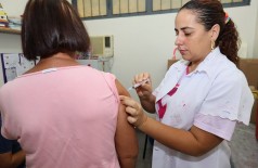 Primeira etapa da campanha contra Influenza vai vacinar idosos acima de 80 anos, bombeiros militares e profissionais de saúde (Foto: A. Frota)