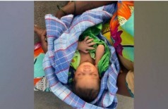 Bebê de retirante indiana nasce em meio à peregrinação da familia por 160 quilômetros a pé - Foto: Kavita Kanesh / Divulgação