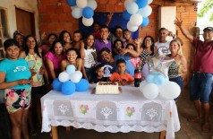 Marçal com a família da aniversariante Thais Moraes, de Naviraí