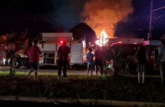 Incêndio destrói residência em Ponta Porã e pode ter sido intencional