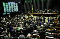 Plenário da Câmara durante votação de artigos da reforma política (Agência Câmara)