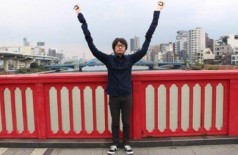 Japonês envergonhado do ‘pau’ cria o ‘braço de selfie’