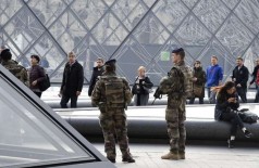 França mobiliza 115 mil policiais e soldados