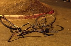 Ciclista morre atropelada por carro e motorista foge sem prestar socorro