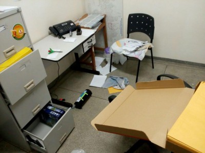 Em Dourados, ladrões invadem posto de saúde, destroem farmácia e levam vários objetos (Foto: divulgação/WhatsApp-94Fm)