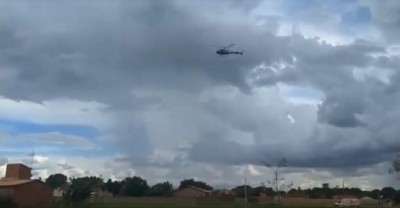 Aeronave da Polícia Militar sobrevoa bairros de Dourados durante operação (Foto e vídeo: Thiago Wesley)