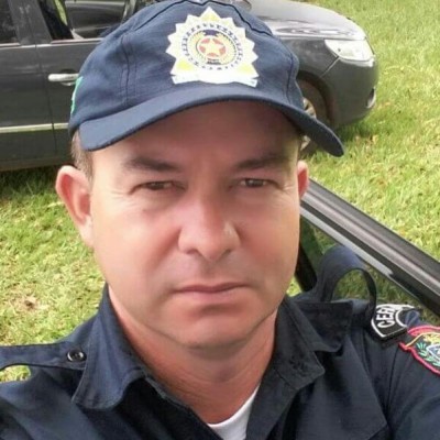 Sargento Ronaldo Orquiola de Souza, de 47 anos, foi arremessado  para fora do veículo.