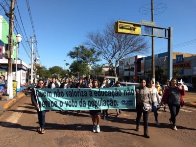 Educadores dizem que paralisação é protesto contra a Prefeitura de Dourados (Foto: Arquivo/94FM)