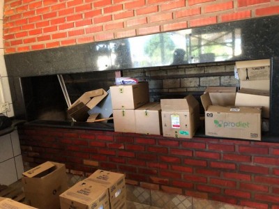Promotor encontrou caixas de medicamentos em churrasqueira desativada (Foto: Divulgação/MPE-MS)