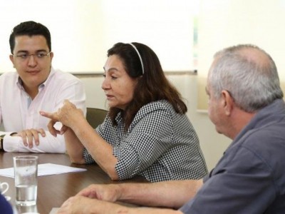 Secretário de Saúde, Renato Vidigal, e a prefeita Délia Razuk são alvos de recomendação do MPE (Foto: A. Frota)