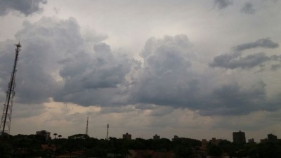 A previsão indica muita chuva a partir de amanhã em Dourados - Foto: Karol Chicoski/94FM