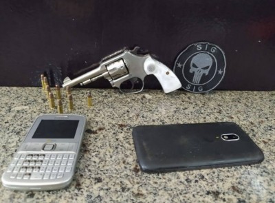 Arma e munições apreendidas com os acusados - Foto: divulgação/SIG