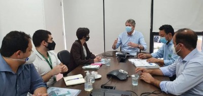 O secretário Jaime Verruck em reunião com os técnicos da Empresa de Planejamento e Logística, (EPL) do Governo Federal