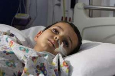 Pais retiram criança com tumor de hospital e são procurados
