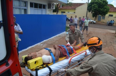 Dirso Quevedo, de 26 anos, foi encaminhado ao hospital gravemente ferido após ser esfaqueado no braço direito... (Sidnei Bronka)