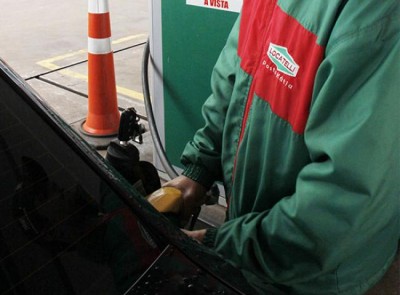 Preço do combustível pode cair com ‘ajuda’ do governo do Estado em 2016
