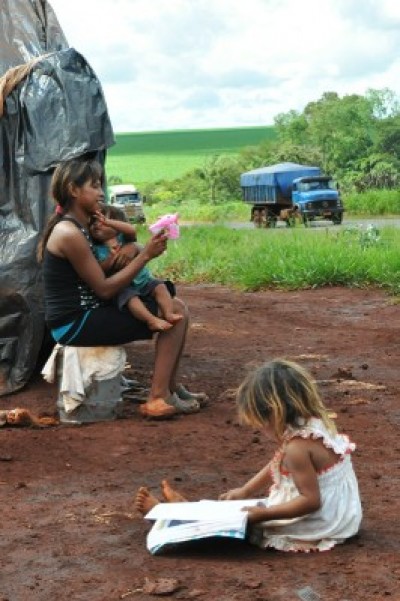 Indígenas estão acampados às margens da BR-463, entre Dourados e Ponta Porã (Divulgação/MPF)