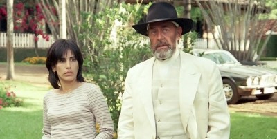 Glória Pires e Raul Cortez em cena da novela O Rei do Gado; ele morreu e ela enfrentou escândalo (Reprodução)