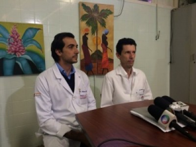 Médicos que participaram da equipe que atendeu paciente com raiva (Liana Feitosa)