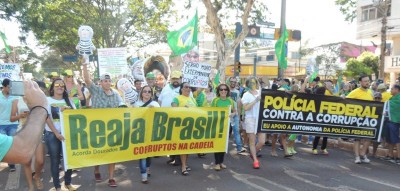 Manifestação em Dourados ((Foto: Karol Chicoski))