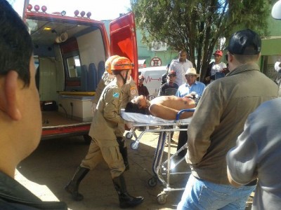 Um dos índios baleados no suposto confronto com produtores foi socorrido ao hospital de Caarapó (Miguel Vasconcellos Filho)