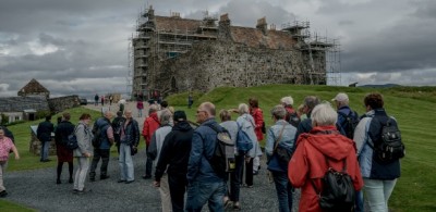 Herdeiro escocês luta para reformar castelo de 600 anos da família