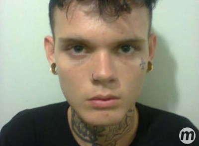 Tatuador leva namorada de 16 anos para assaltar com arma de brinquedo e é preso