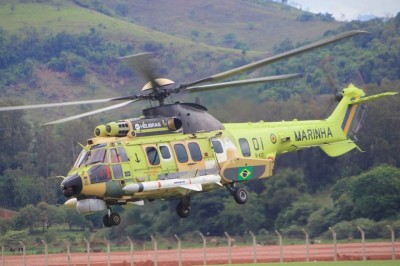 O helicóptero da imagem é o primeiro H-225M da Marinha do Brasil, armado com mísseis Exocet (Foto: Thiago Vinholes)
