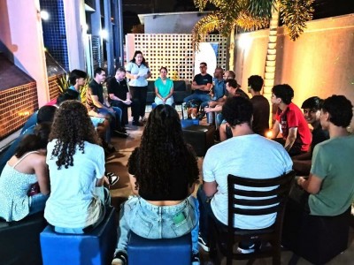 Durante a noite, os participantes exploraram desde a criação de softwares até a gestão de projetos (Foto: Divulgação)