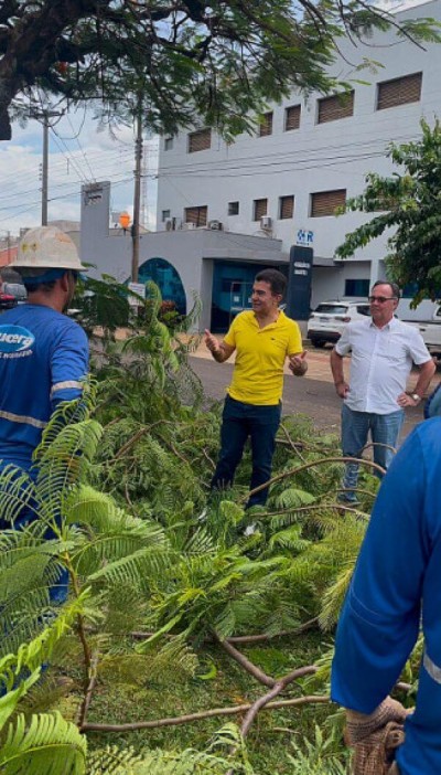 No primeiro dia útil do mandato, Marçal vistoria trabalho de limpeza nas ruas