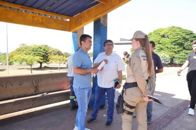 Prefeito Marçal Filho e diretor-presidente da Agetran, Juscelino Cabral, acompanharam os serviços – Foto: A.Frota