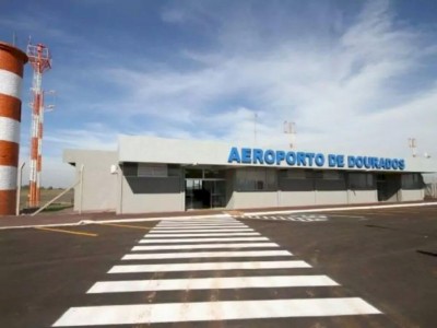 Marçal Filho reunido com secretários para discutir os próximos passos até a liberação total da pista do Aeroporto de Dourados – Foto: Marcos Santos