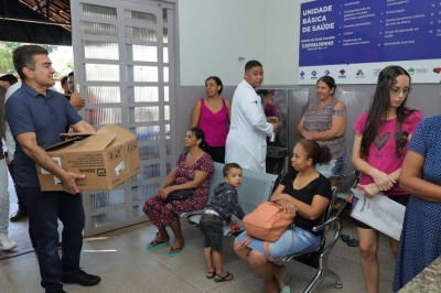 Prefeito Marçal Filho e secretário de saúde Márcio Figueiredo durante ativação da farmácia no posto de saúde do bairro Jóquei Clube – Foto: A. Frota