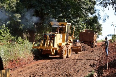 Serviço de patrolamento e cascalhamento está concentrado atualmente em vias secundárias da aldeia indígena Jaguapiru – Foto: A. Frota